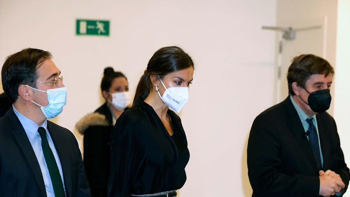 El guiño a la moda vasca de la reina Letizia en San Sebastián: un bolso de la firma Mauska