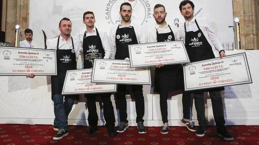 Los cinco finalistas del certamen: de izquierda a derecha, Alonso Madera, Martín Galán (campeón), Borja Vijande (subcampeón), Tomás Estébanez y Rubén García.