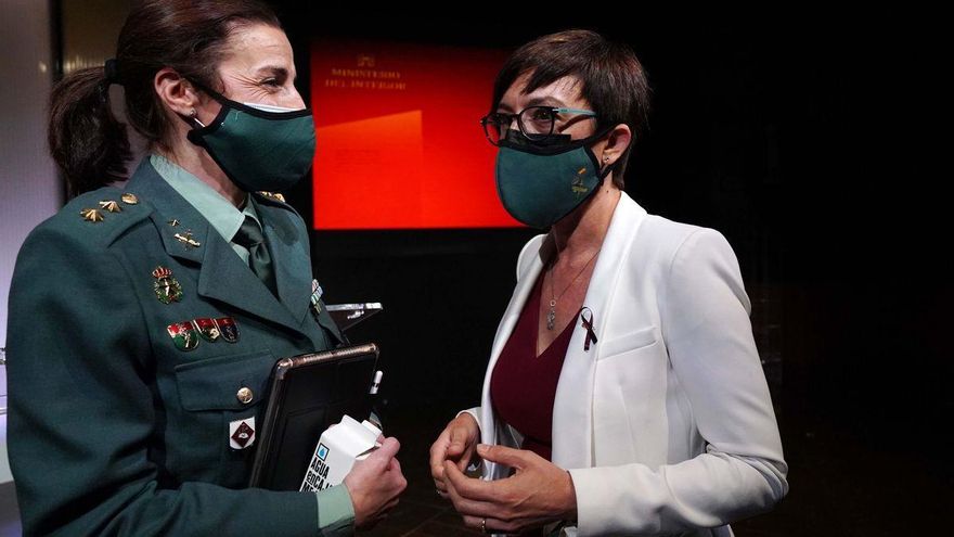 Foto fija de la mujer entre rejas: solo son el 7% y prefieren cárceles mixtas