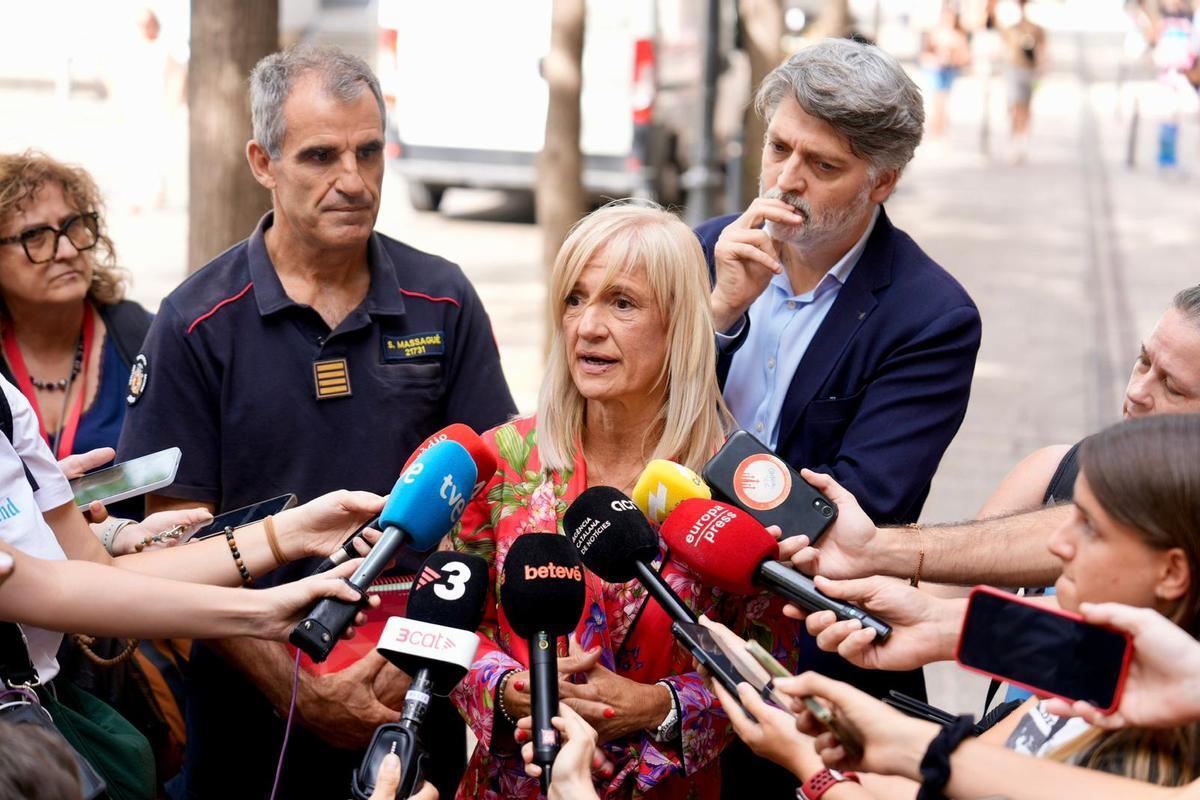 Pilar Díaz, delegada del Govern en Barcelona, junto a Sebastià Massagué, director de Bombers de Barcelona, y Ramón Ramírez, Director General d'Infraestructures de Mobilitat de la Generalitat