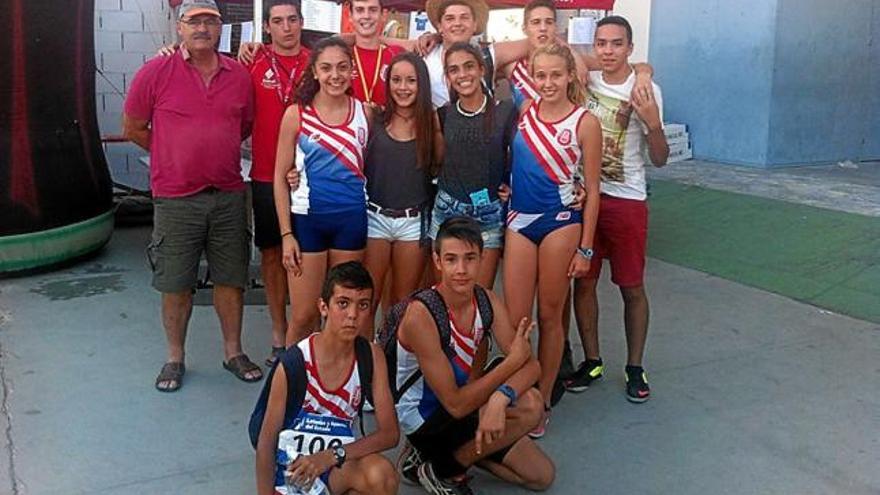 Grup d&#039;atletes de l&#039;Avinent CA Manresa participants a l&#039;estatal cadet