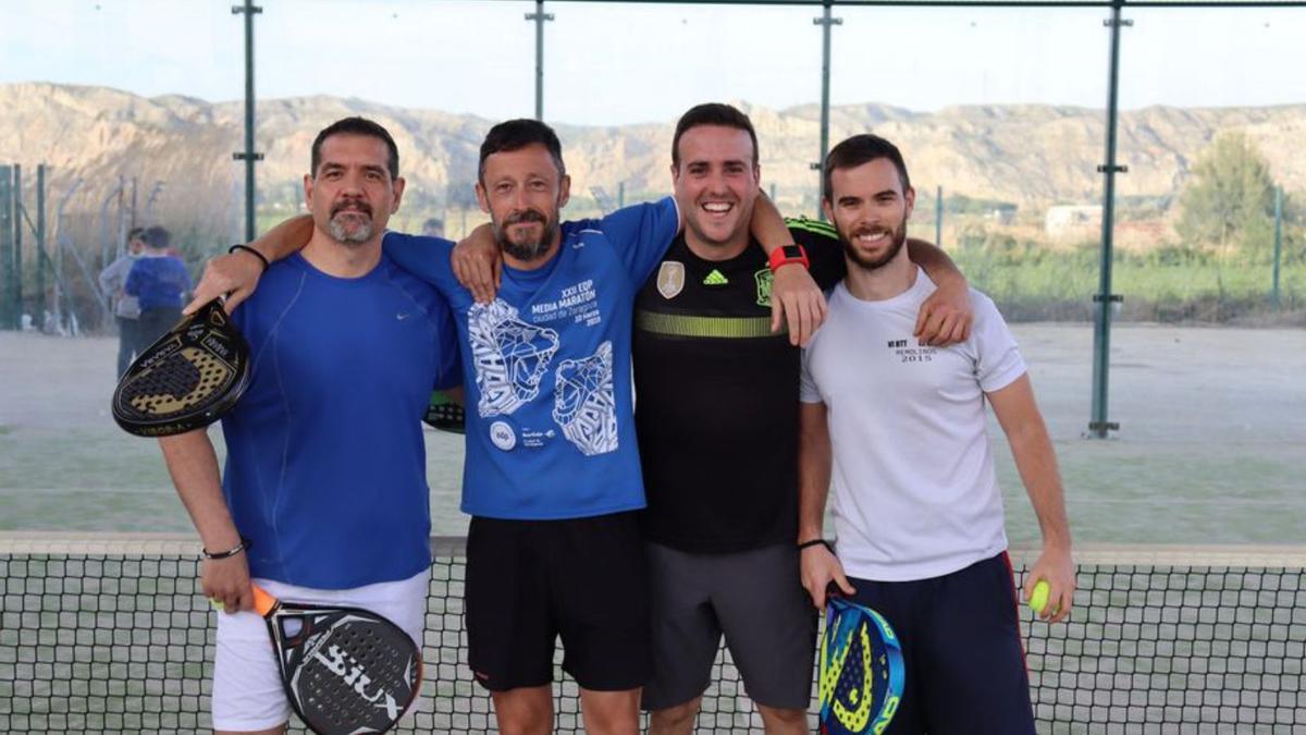 Parejas participantes en el torneo de pádel de partidas rápidas. | SERVICIO ESPECIAL