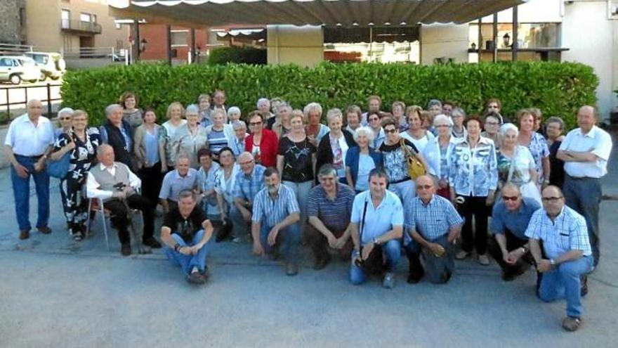 Grup de participants a l&#039;acte de comiat de l&#039;entitat, que no troba relleu