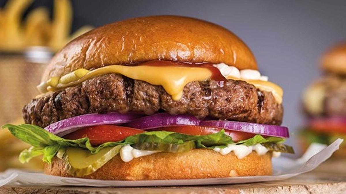 Una hamburguesa de Carl’s Jr.