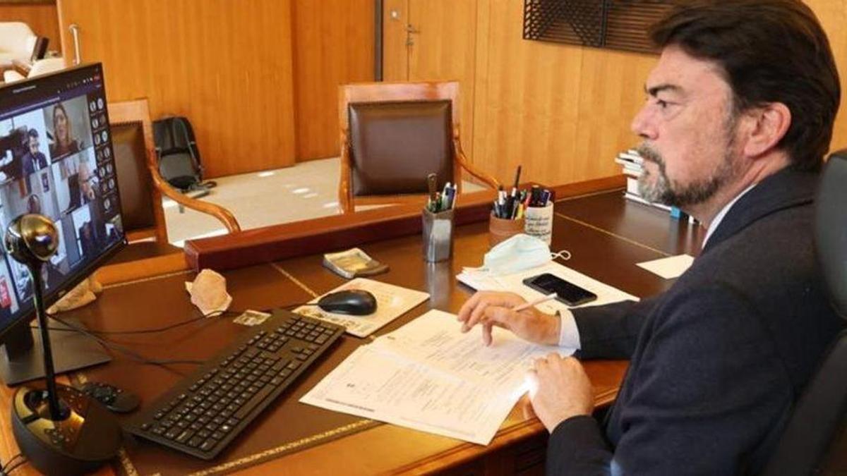 El Ayuntamiento de Alicante inicia el cambio de reglamento para que los concejales de baja puedan votar en los plenos