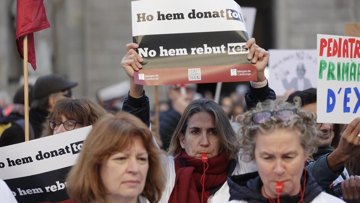 Los médicos de Catalunya desconvocan la huelga tras llegar a un acuerdo con Salut.