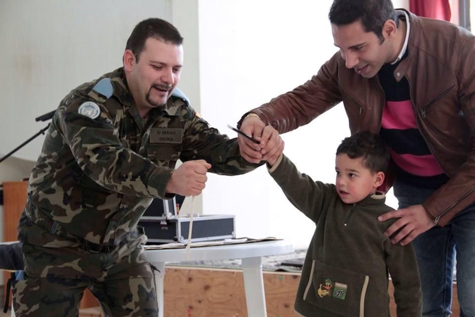 FOTOGALERÍA / La Brigada Líbano entrega juguetes a niños de un orfanato