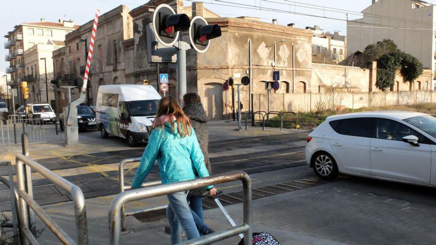 El pas a nivell de Figueres a l&#039;avinguda Vilallonga