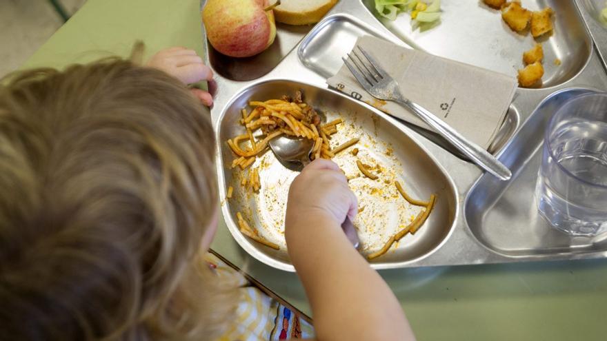 ¿Vas a pedir beca de comedor en Elche?: plazos, requisitos y puntos