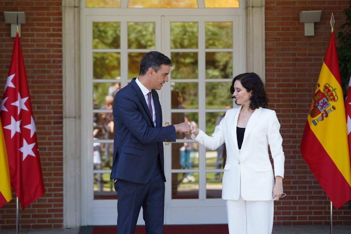 El Presidente del Gobierno, Pedro Sánchez, recibe a la presidenta de la Comunidad de Madrid, Isabel Diaz Ayuso, en un encuentro septiembre de 2021.