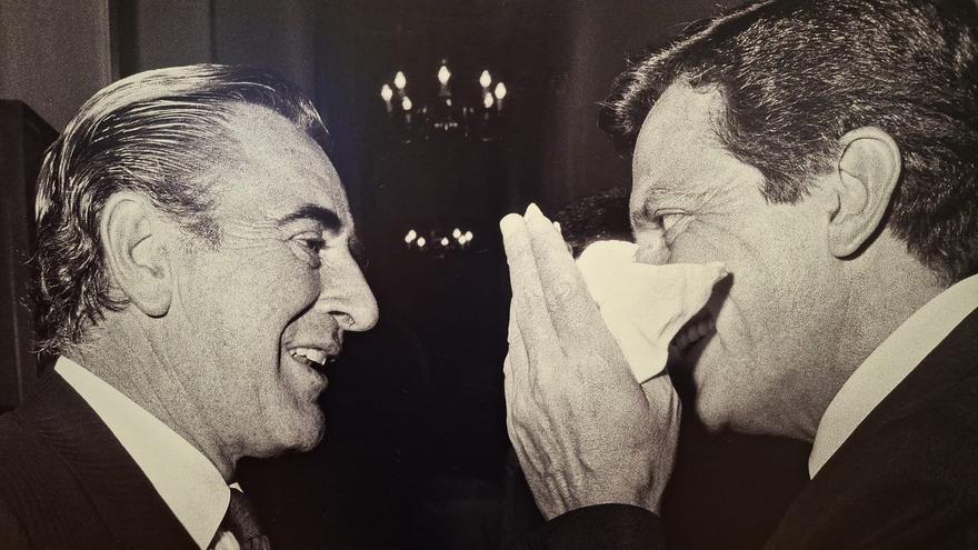 El alcalde de SantaCruz y la concejala del IMAS, en la casa de Imeldo y Carmen, usuarios de la teleasistencia.