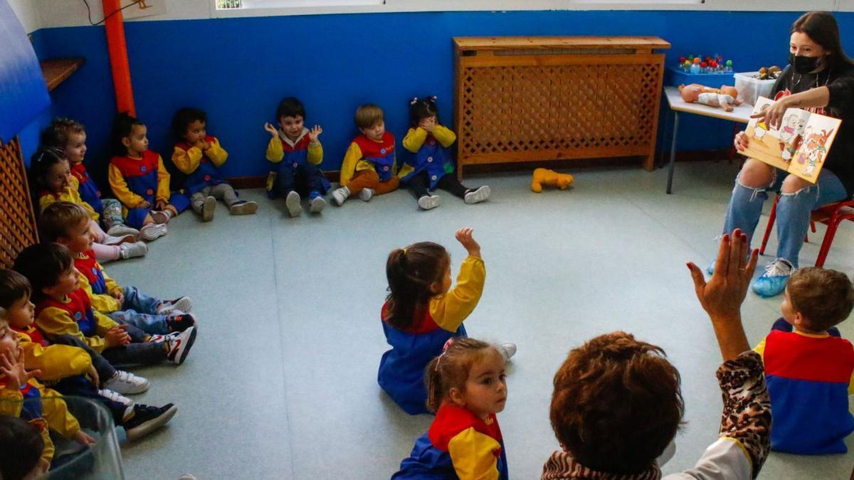 Maratón de lectura en la escuela infantil de Vilagarcía | IÑAKI ABELLA