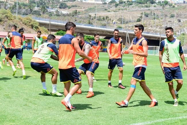 Entrenamiento de la UD Las Palmas en Barranco ...