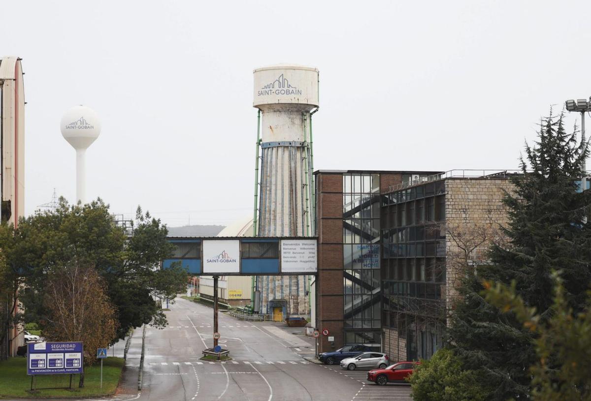 Entrada a la fábrica de Saint-Gobain.