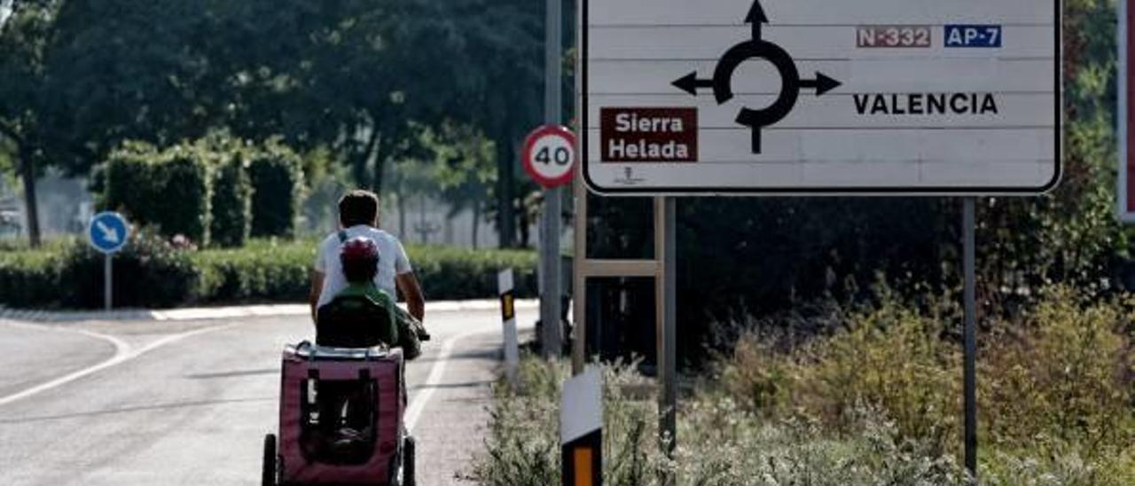 La Marina Baixa proyecta enlazar con carril bici los municipios costeros el próximo año