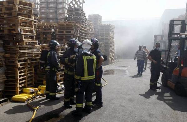 Incendio en una fábrica de Miralbueno