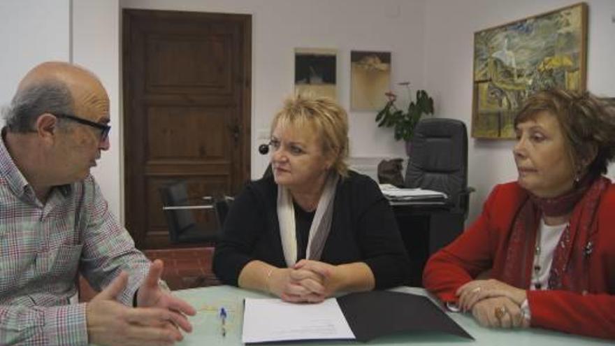 Gandia pide ayuda para la gestión del centro de atención a personas sin hogar de Cáritas