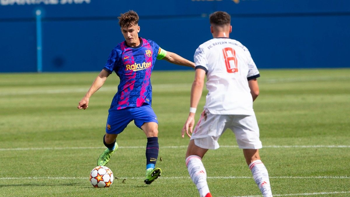 Marc Casadó durante un partido de la Youth League ante el Bayern