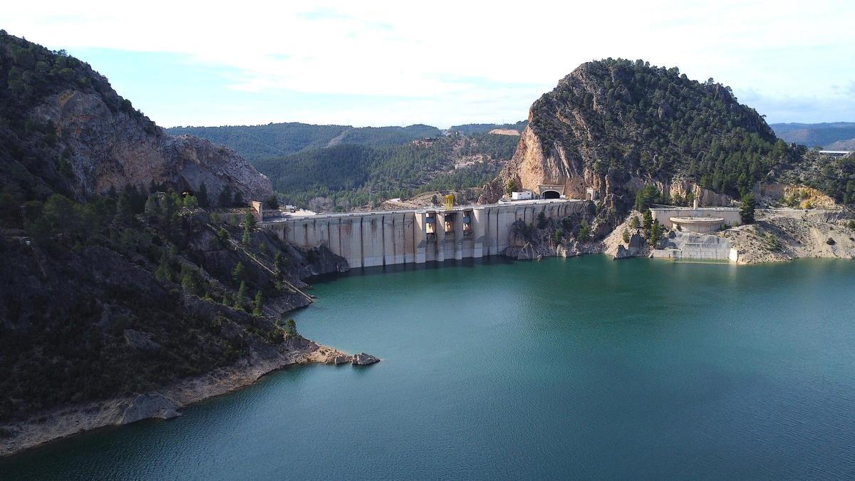 Detalle del pantano de Contreras.