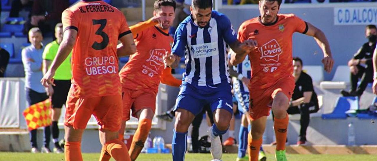 El Atzeneta en el partido ante el Alcoyano, en diciembre. | JUANI RUZ