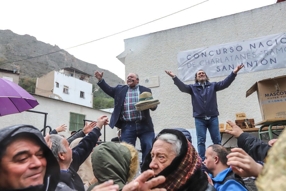 Orihuela celebra San Antón con el concurso de charlatanes, bendición y distinciones