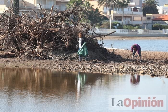 SOS Mar Menor retira dos toneladas de basura