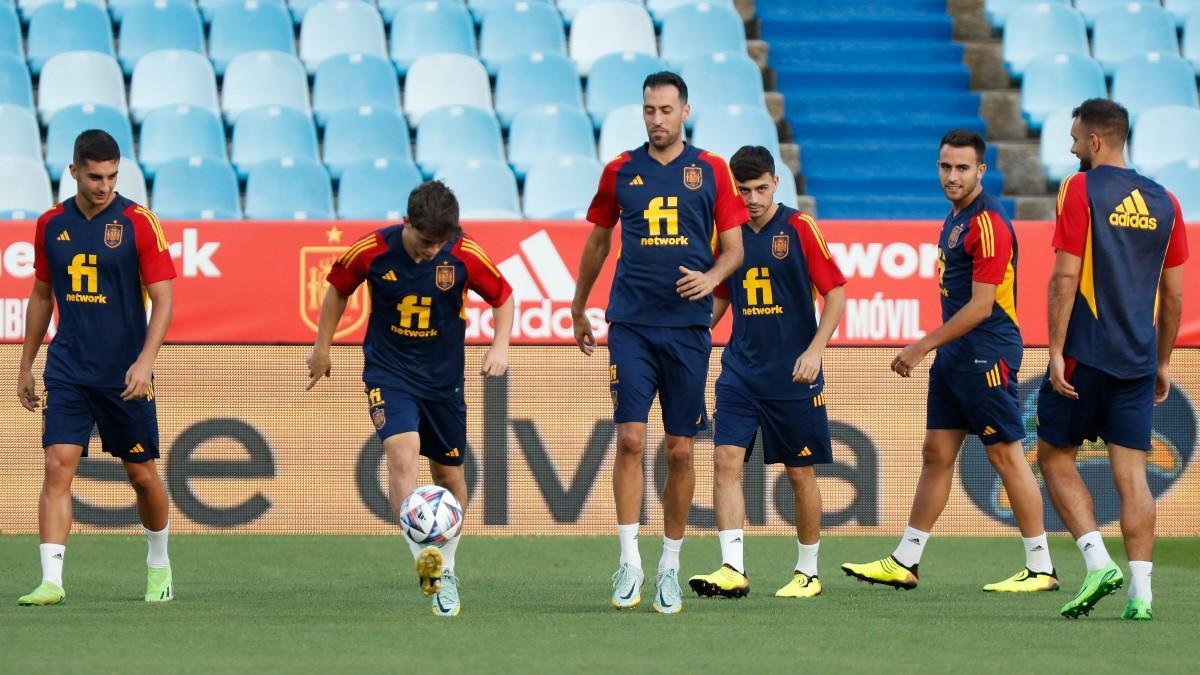 Ferran Torres, Gavi, Busquets, Pedri y Eric Garcia con la selección española