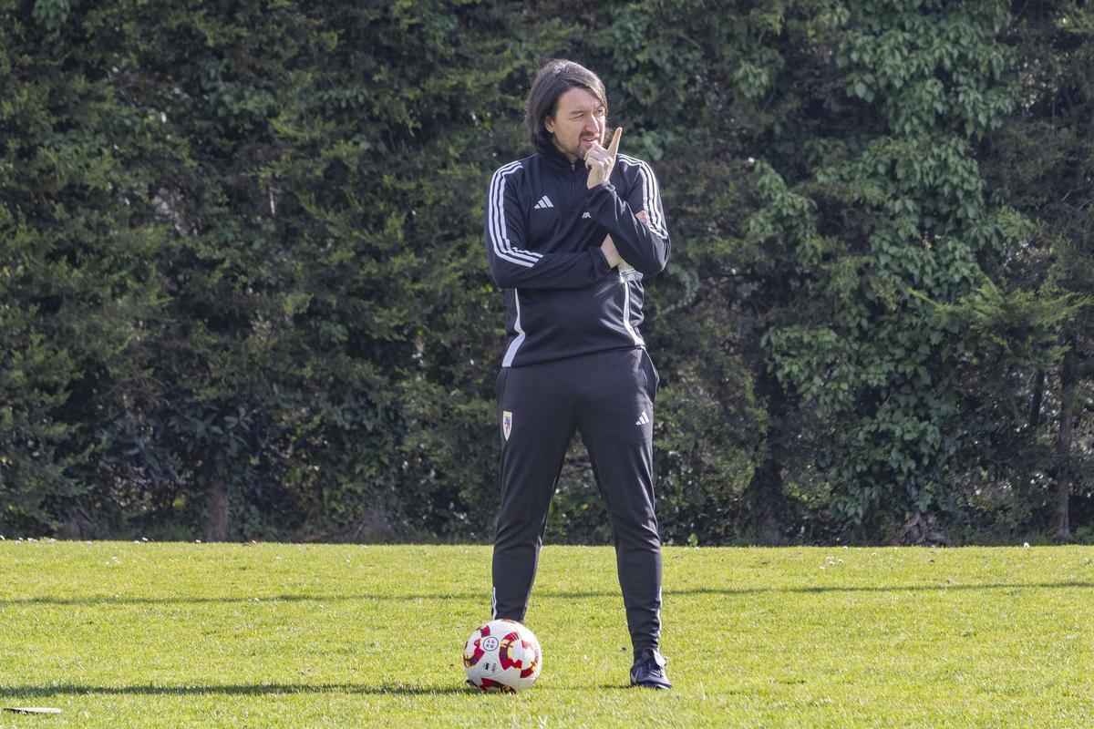 Secho Martínez en un entrenamiento del Compostela.
