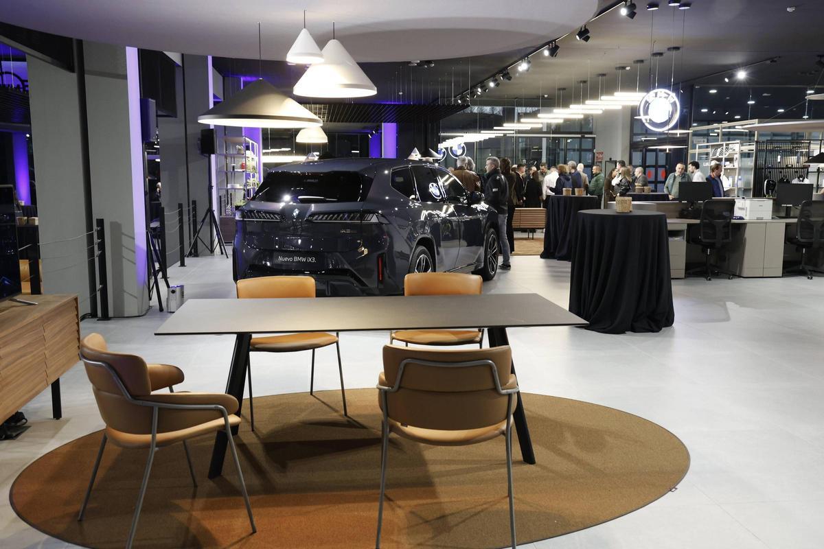 BMW presenta en Santiago el iX3 y las nuevas instalaciones de Amiocar
