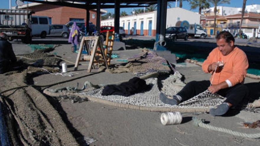 Pescadores trabajando con las redes.