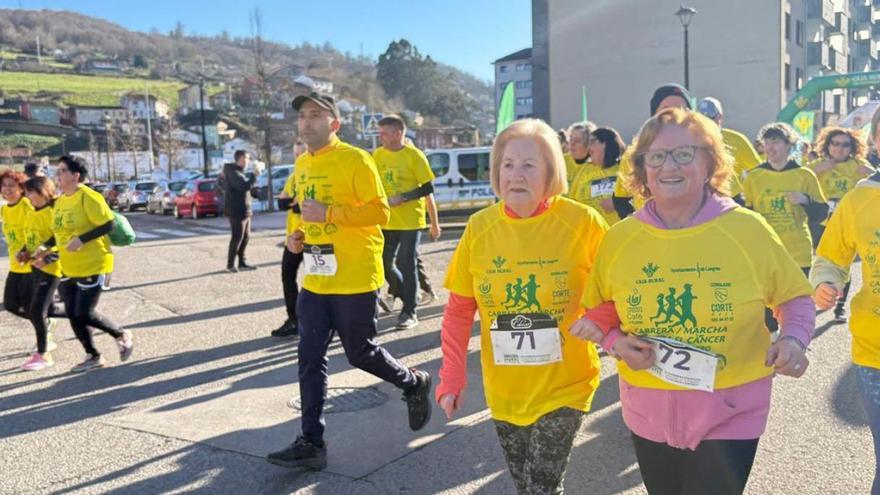 Langreo esprinta en la carrera contra el cáncer