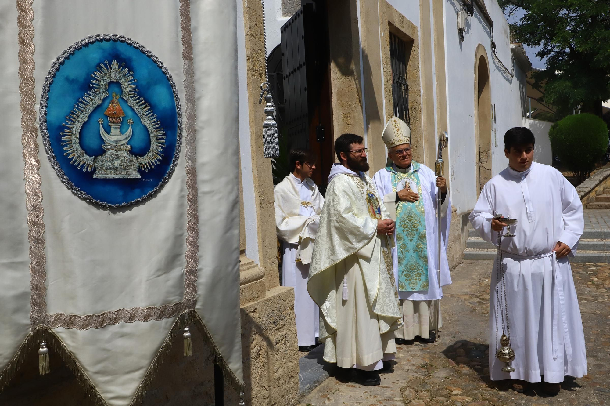 Carruajes y misa en honor de Nuestra Señora de la Salud