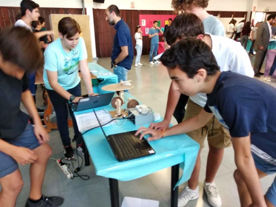 Feria de tecnología en el colegio Sagrat Cor