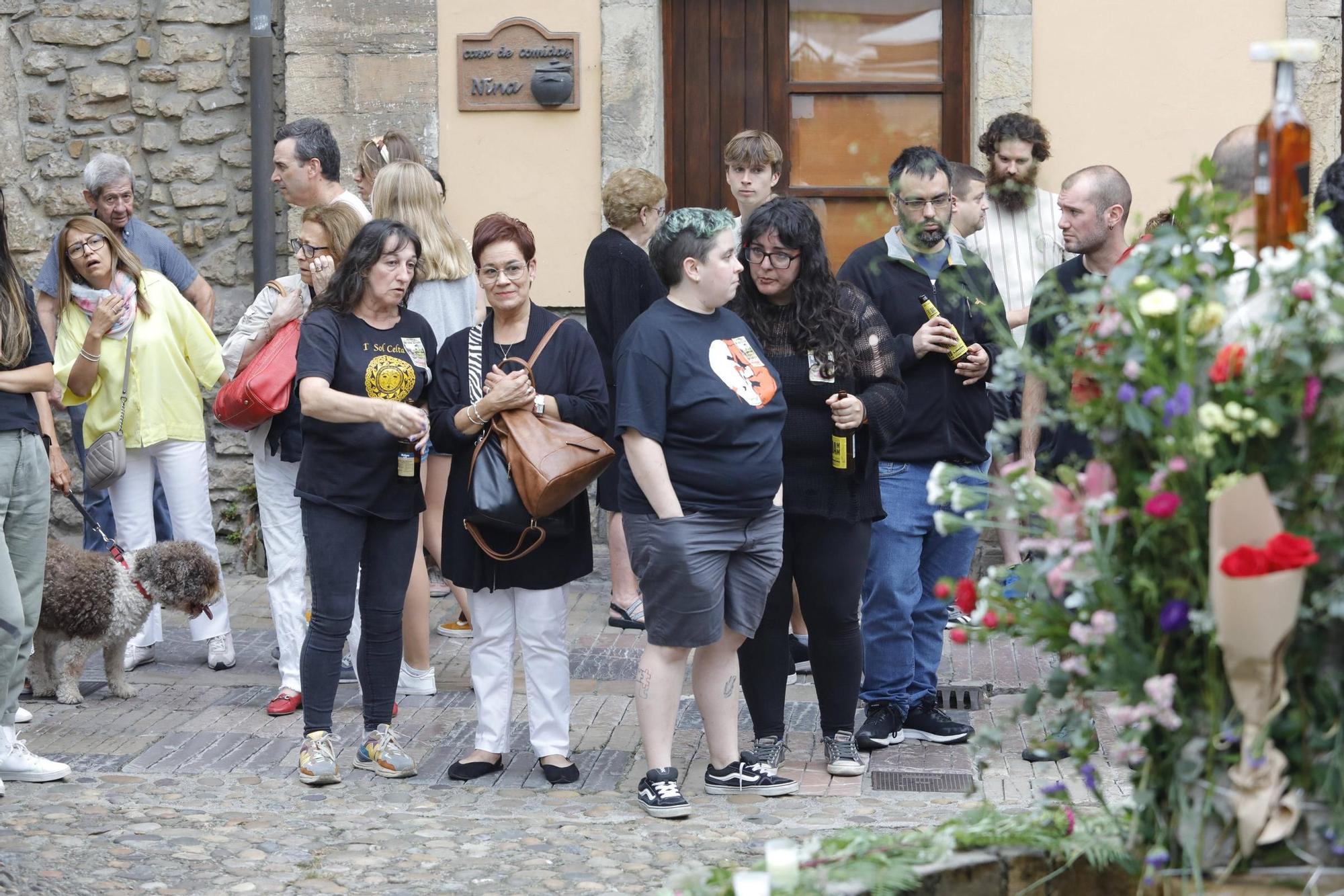 Así fue la despedida y el homenaje de amigos y clientes del Cafetón en Avilés a sus dueños, muertos en León