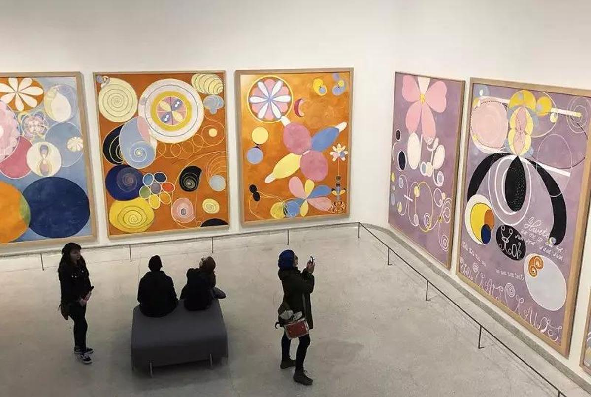 Exposición retrospectiva de la obra de Hilma af Klint en el museo Guggenheim de Nueva York, el año 2018.