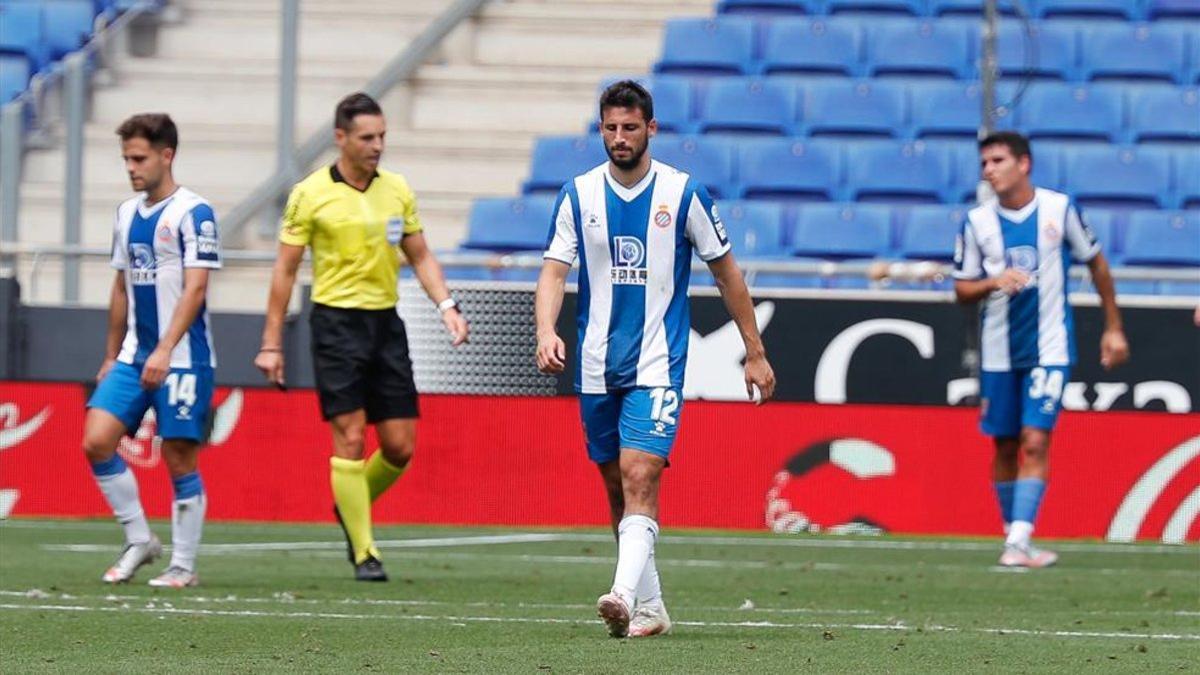 Los jugadores blanquiazules, cabizbajos