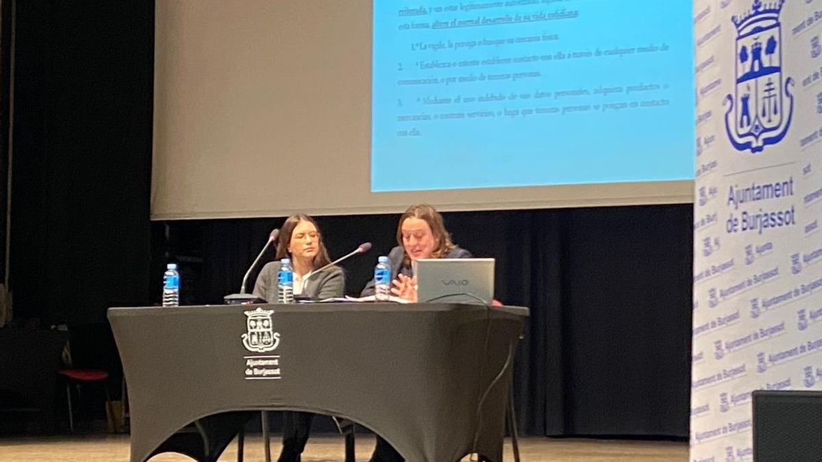 Laura Muñoz habla sobre acoso sexual y por razón de sexo en menores en Burjassot.