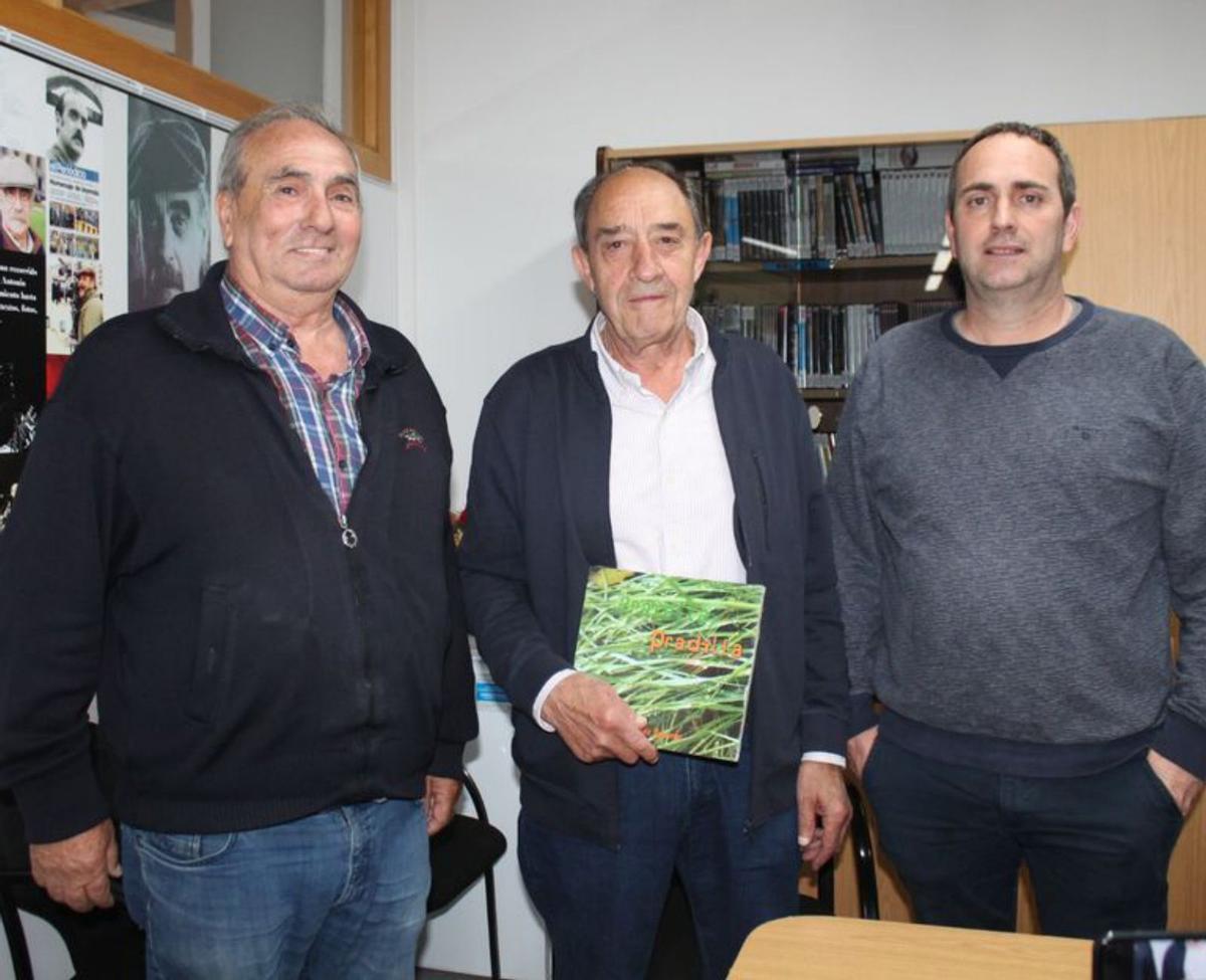 Inauguración de la exposición con Serafín Martínez. | SERVICIO ESPECIAL