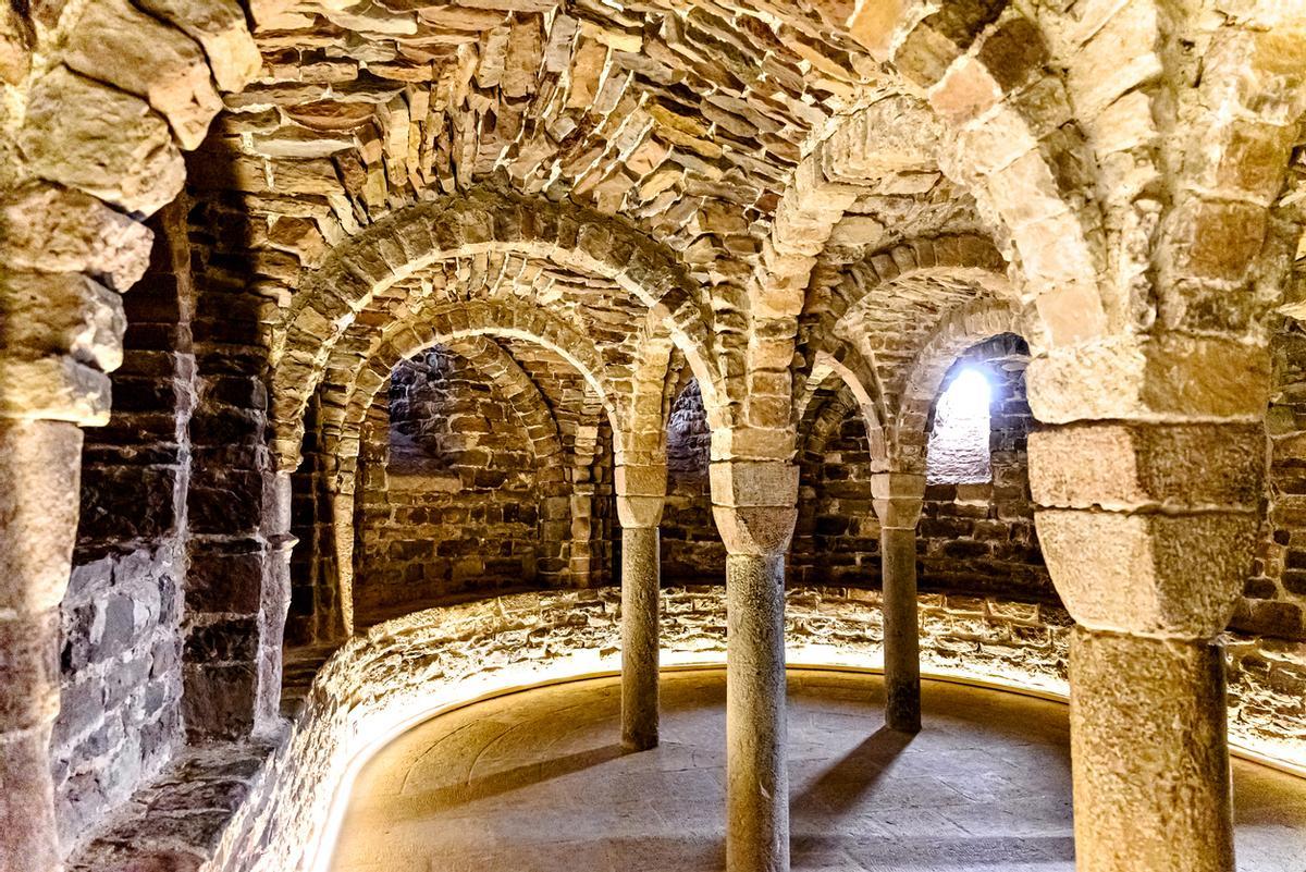Cripta bajo la iglesia de San Vicente, en el Castillo medieval de Cardona