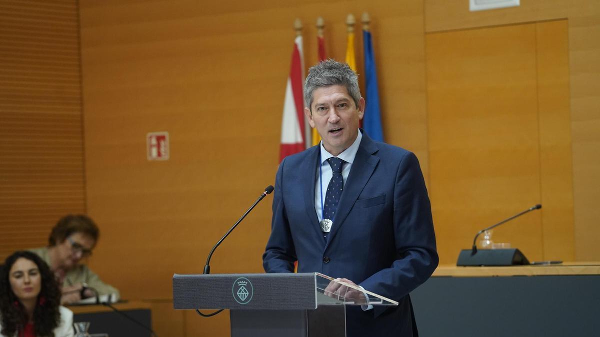 David Quirós, durante la toma posesión como alcalde de L'Hospitalet de Llobregat.
