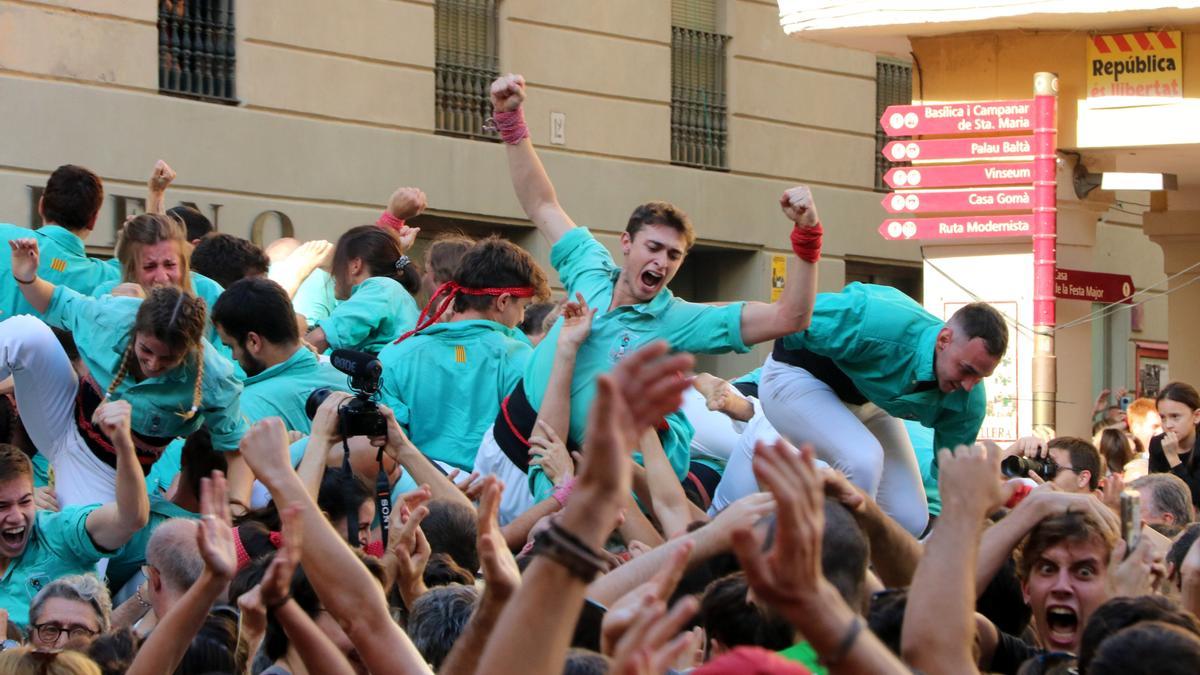 Eufòria entre els Castellers de Vilafranca després de fer història