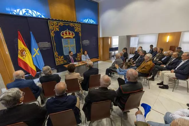 El presidente rinde homenaje a los primeros alcaldes democráticos de Asturias, “maestros del diálogo y la convivencia”