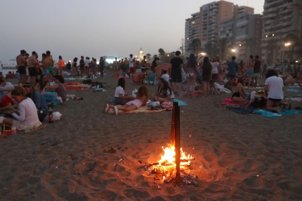 Málaga celebra la noche de San Juan en sus playas