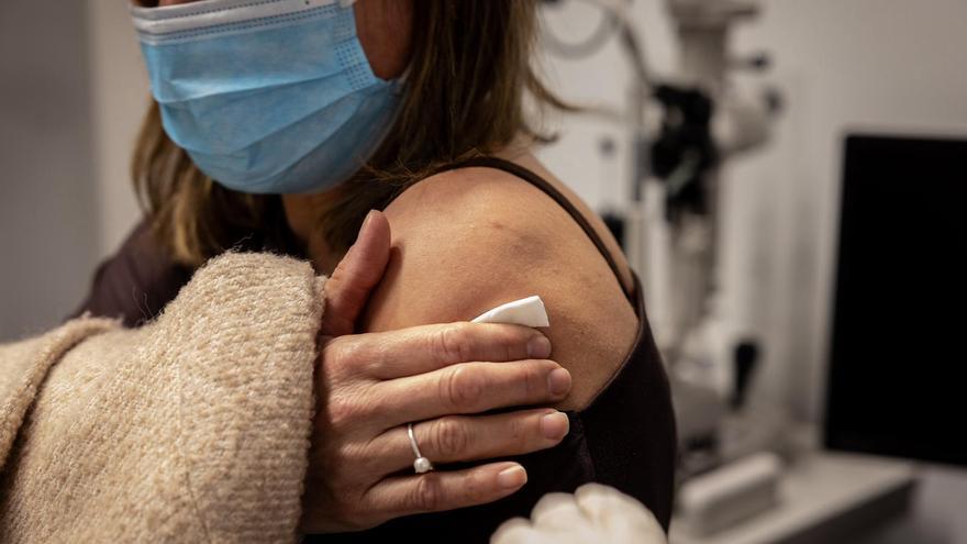 Abierta la vacunación de la gripe a toda la población de Aragón desde este lunes