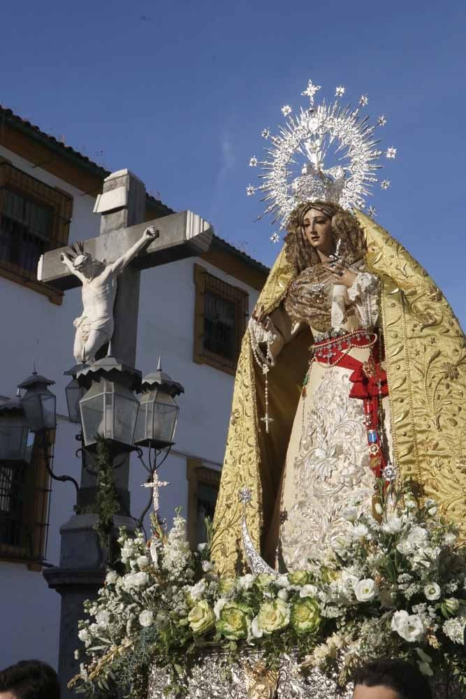 La Virgen de la Paz vuelve a su plaza de Capuchinos