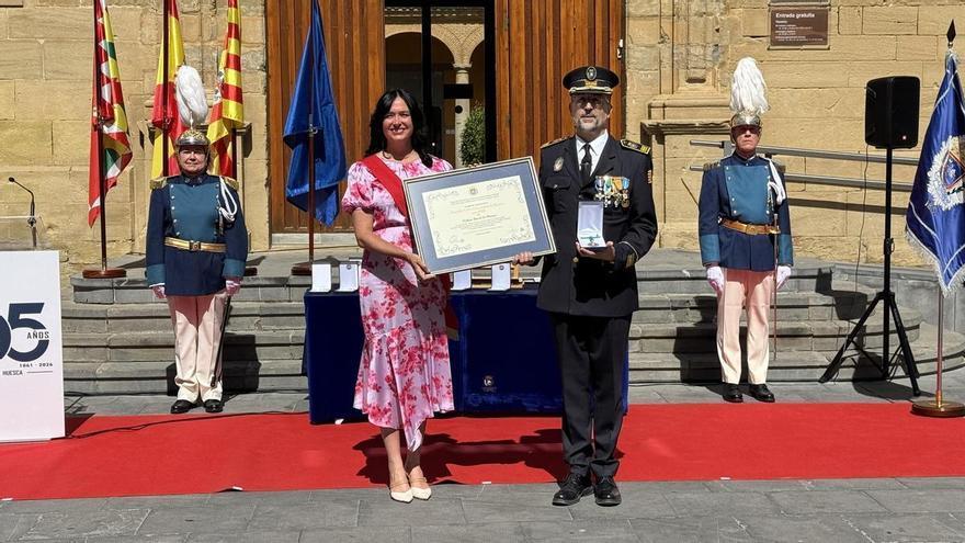 La Policía Local de Huesca recibe la Medalla de Oro de la ciudad en su 165 aniversario: "La seguridad no es solo ausencia de delito"