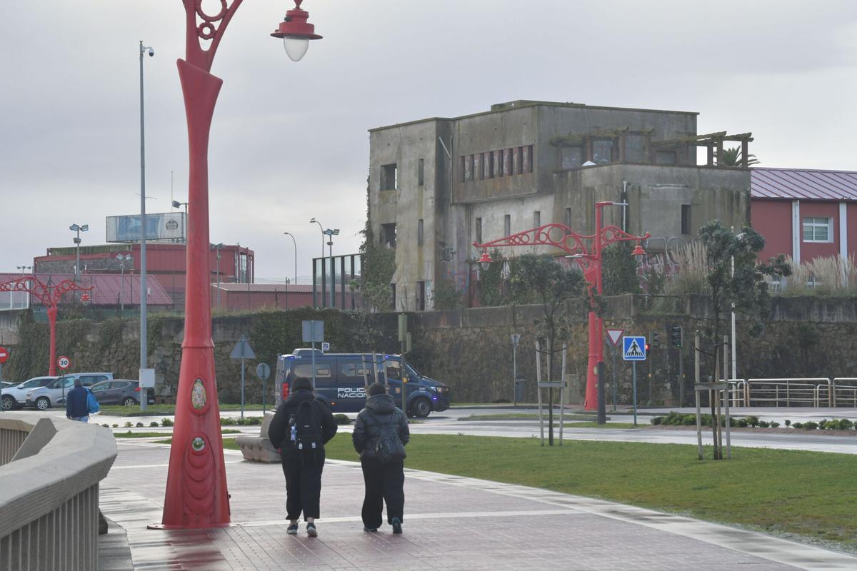 Edificio de la antigua Comandancia de Obras, en el paseo marítimo.