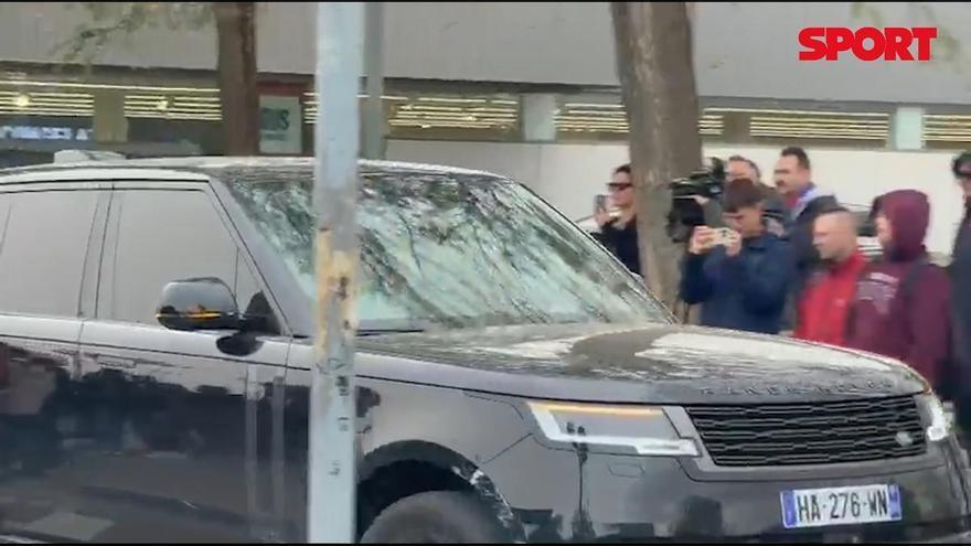 Jules Kounde abandona la Ciutat Esportiva tras someterse a pruebas médicas.