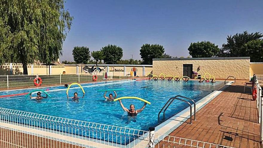 N AZUARA.
Curso de natación.
O ALMONACID DE LA CUBA.
Practicando aquagym.