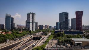 Hoteles y edificios de oficinas en la plaza Europa de LHospitalet de Llobregat, junto al recinto de Fira Gran Via.